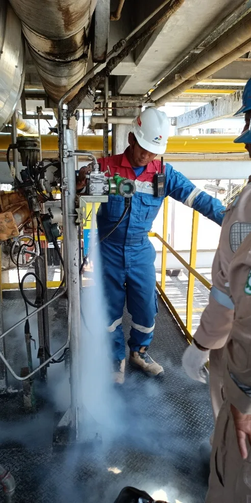 Draining the transmitter tubing as preventive maintenance