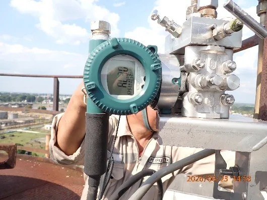Checking a level transmitter's reading during the drift fix