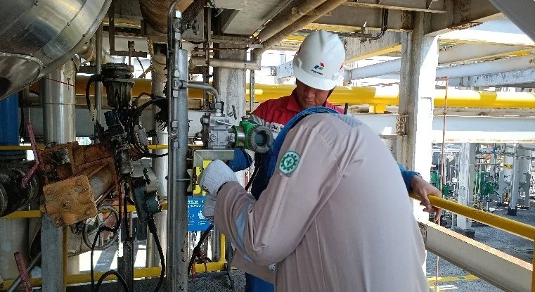 Instrument work on the process lines in the polymerisation unit